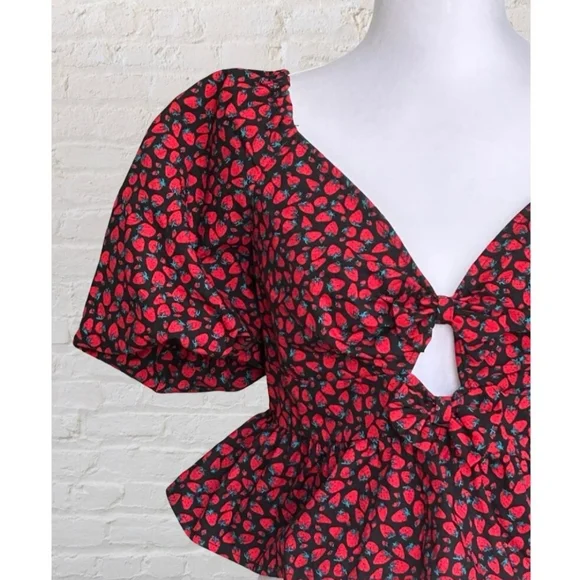 Band of the Free Strawberry Tie-Front Crop Top size large - Picture 4 of 16